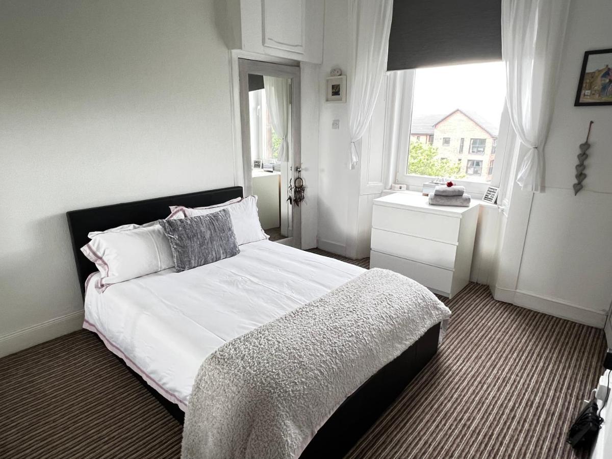1 Bedroom Flat In Tolcross, Glasgow Top Floor. Exterior foto